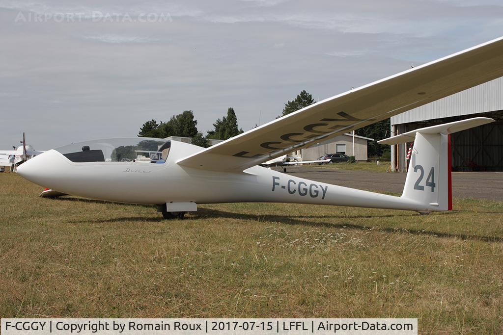 F-CGGY, Schempp-Hirth Discus CS C/N 117CS, Parked