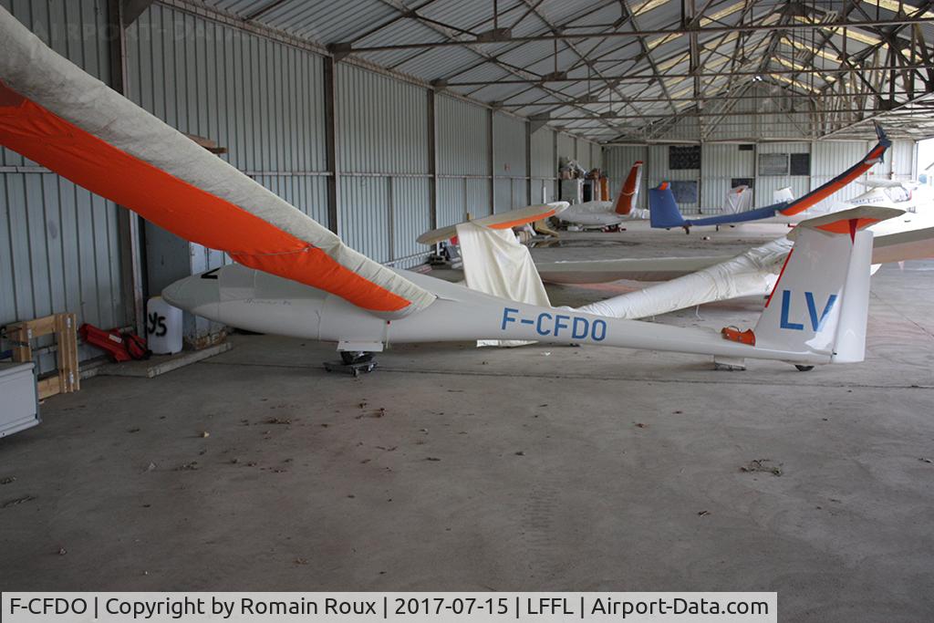 F-CFDO, Schempp-Hirth DiscusS-2A C/N 20, Parked