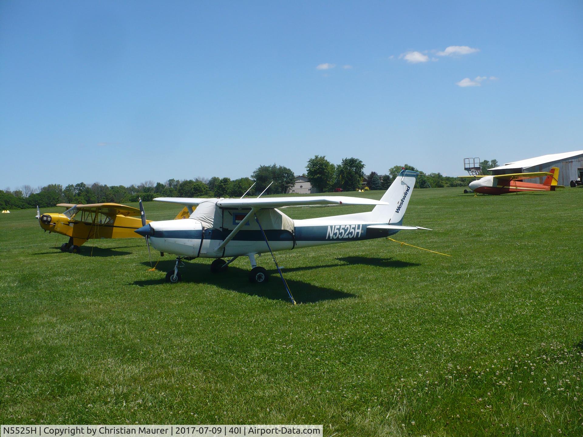 N5525H, 1979 Cessna 152 C/N 15284114, Cessna 152