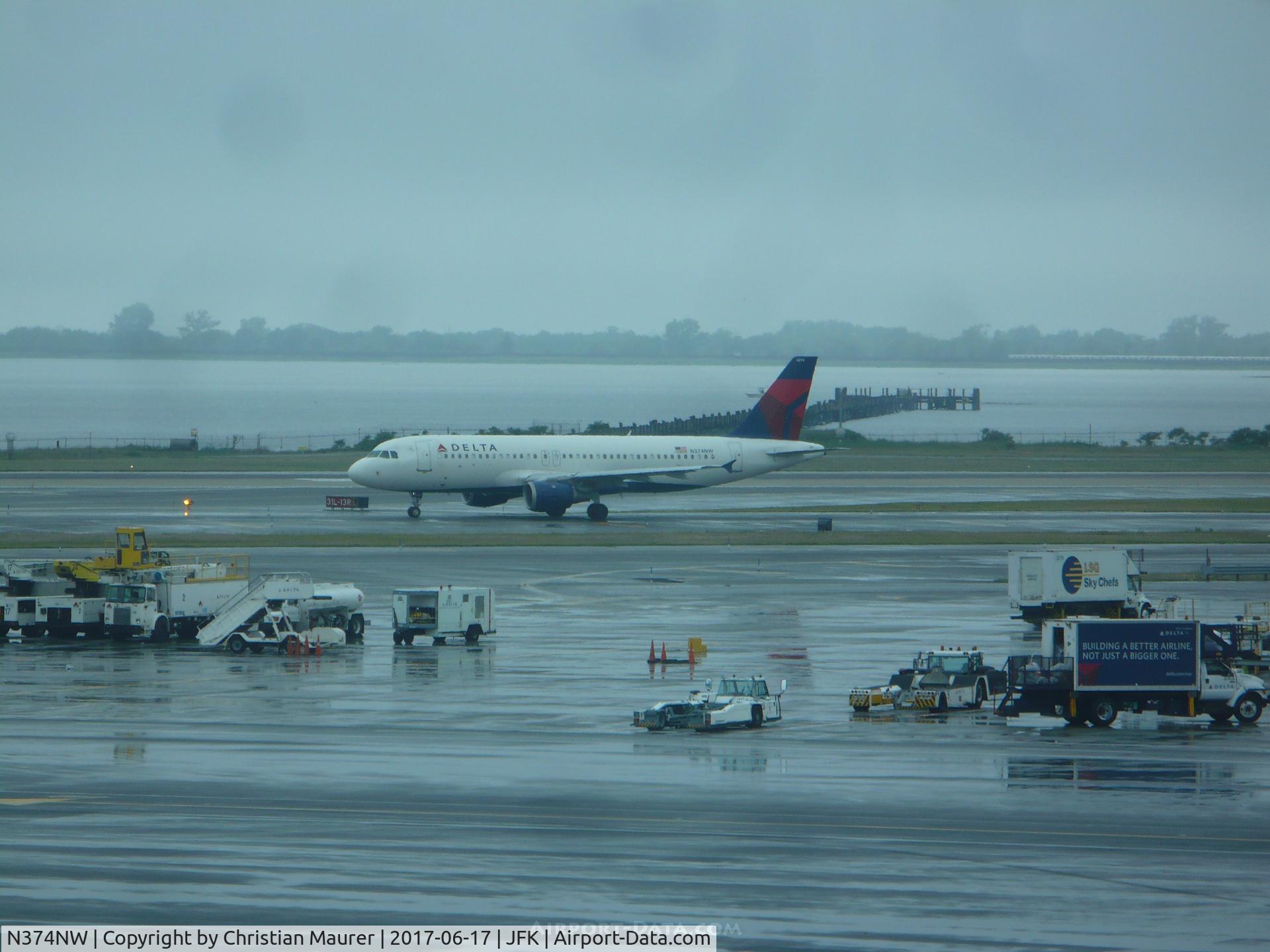N374NW, 2001 Airbus A320-212 C/N 1646, Delta A320