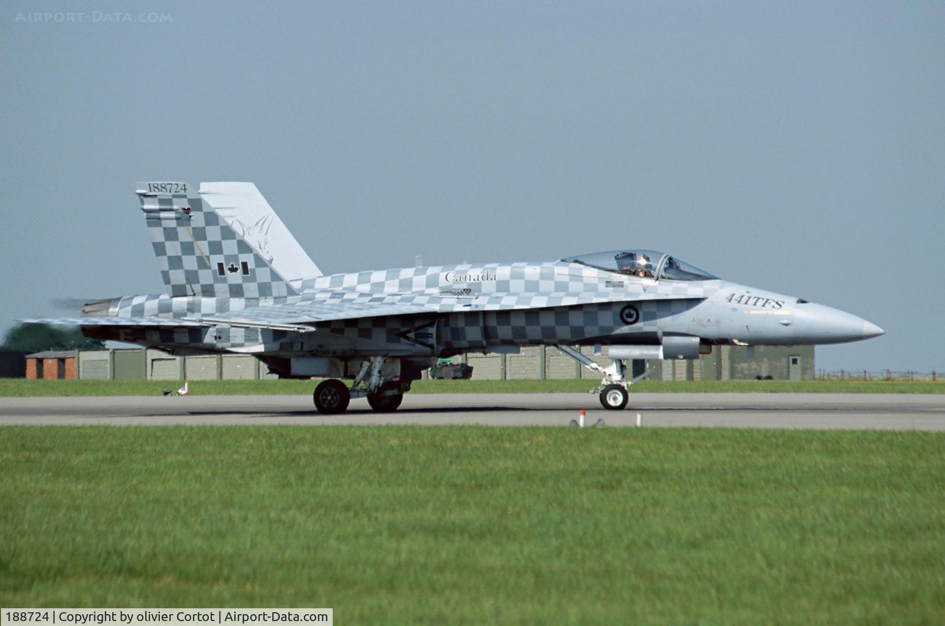 188724, McDonnell Douglas CF-188A Hornet C/N 196/A157, RIAT 2001, RAF Cottesmore