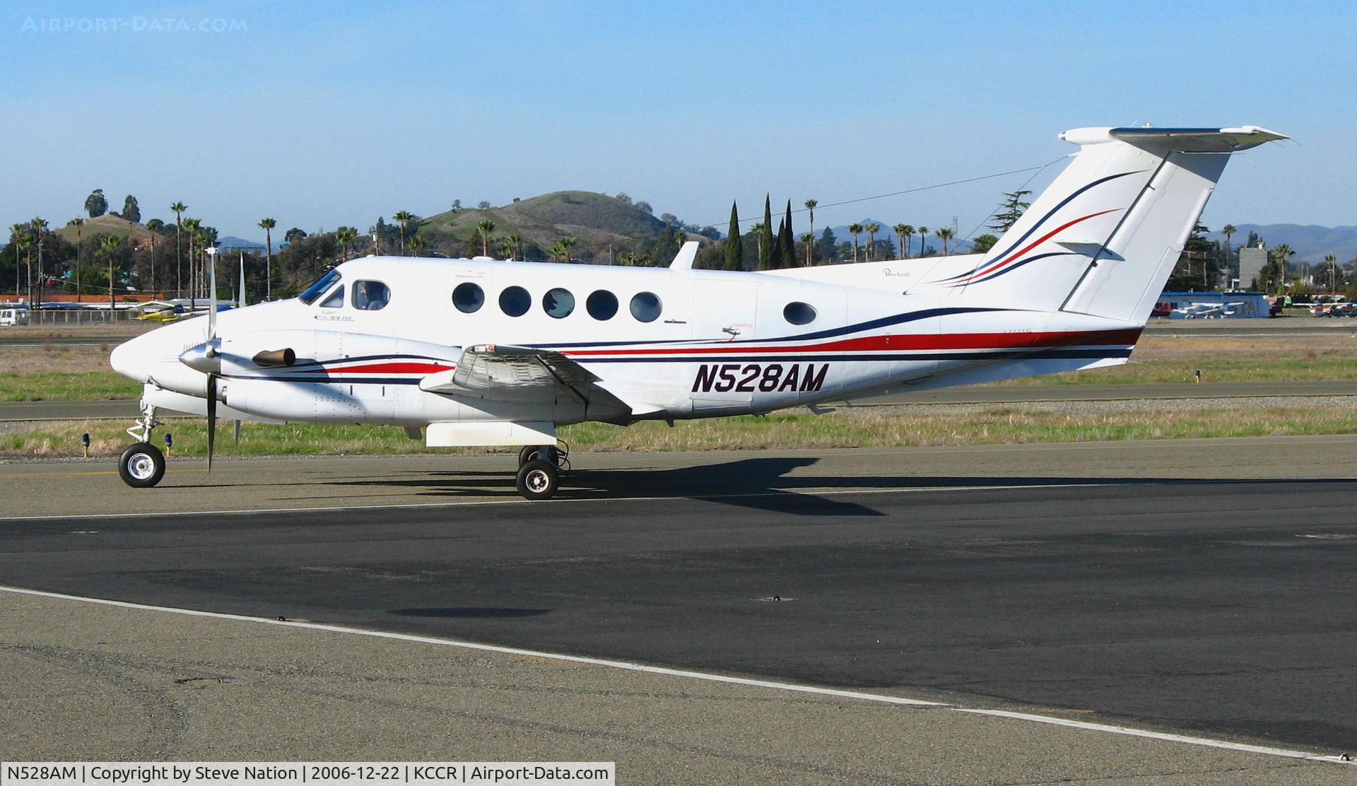 N528AM, 1985 Beech 300 Super King Air C/N FA-59, Souse Brothers Ocean Towing Co., Coos Bay, OR 1985 Beech King Air 300 taxiing from Pacific States Aviation ramp @ Buchanan Field, Concord, CA