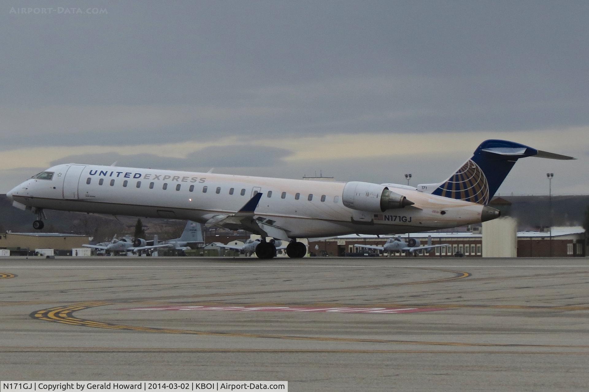 N171GJ, Bombardier CRJ-702ER NG (CL-600-2C10) Regional Jet C/N 10282, Landing RWY 10L.