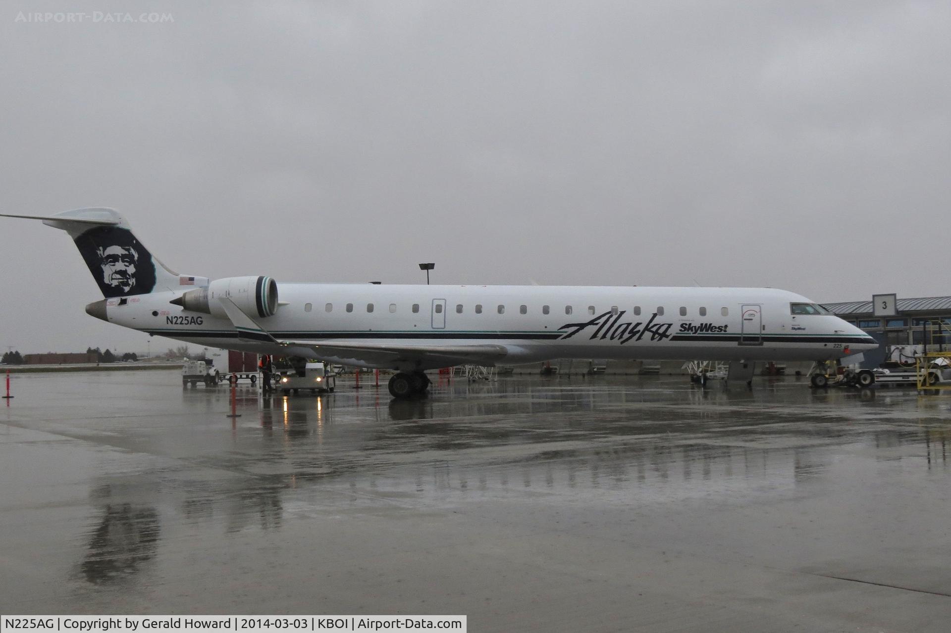 N225AG, 2001 Canadair CRJ-701ER (CL-600-2C10) Regional Jet C/N 10033, Parked at the gate.