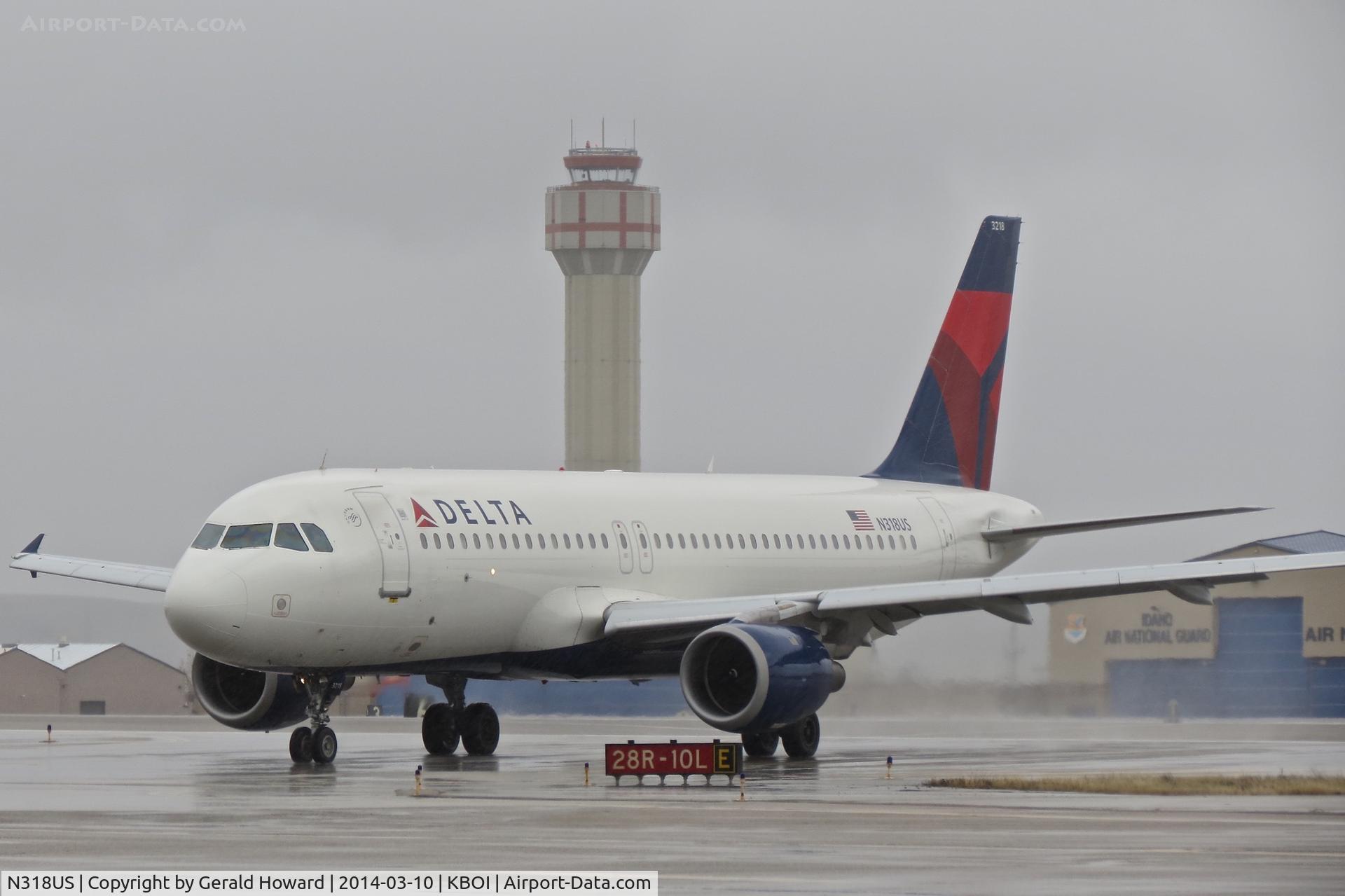 N318US, 1991 Airbus A320-211 C/N 206, Turning off RWY 28R.