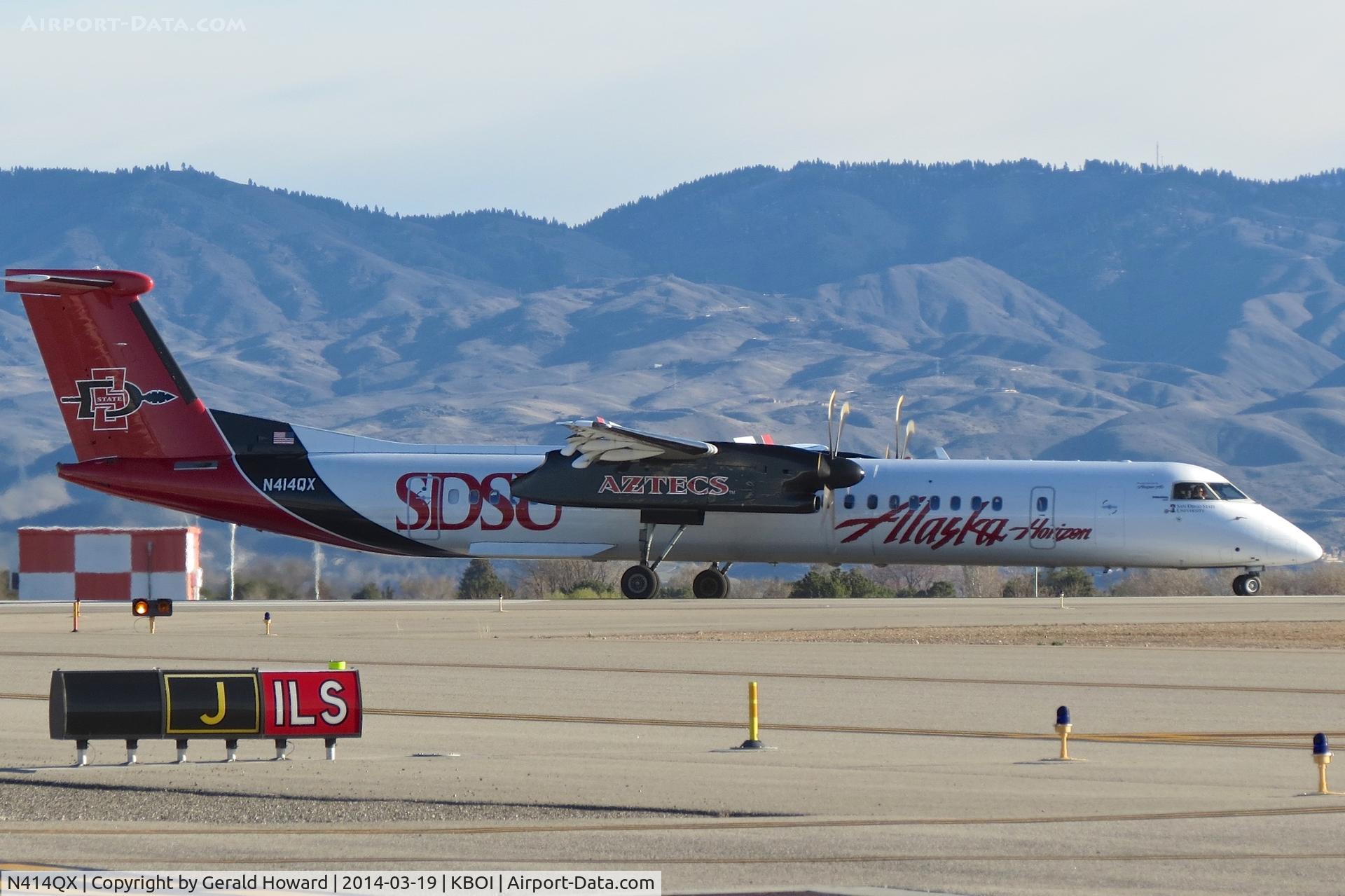 N414QX, 2002 Bombardier DHC-8-402 Dash 8 C/N 4061, Turning onto RWY 10R.