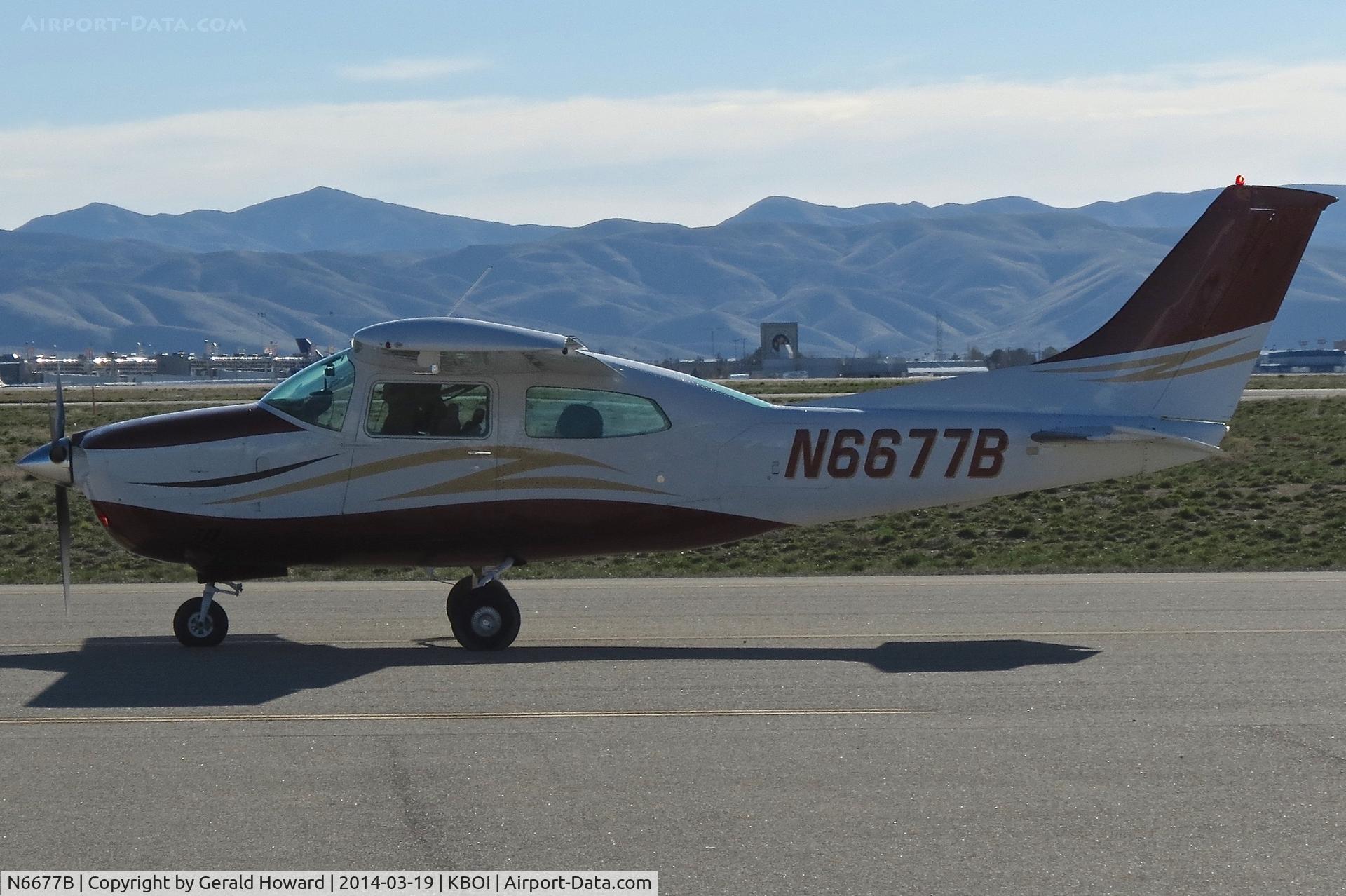 N6677B, 1978 Cessna T210M Turbo Centurion C/N 21062816, Awaiting clearance for RWY 10R.