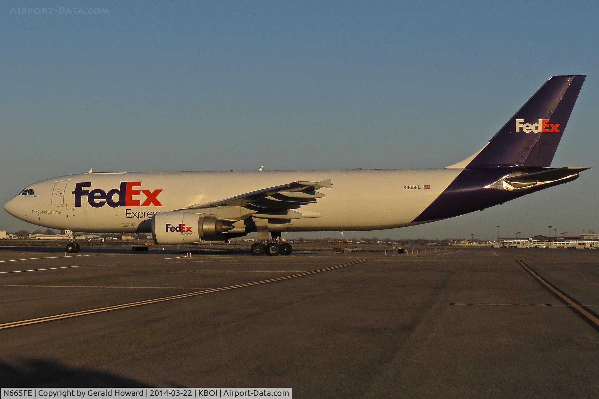 N665FE, 1996 Airbus A300F4-605R C/N 769, Taxing from the Fed Ex ramp.