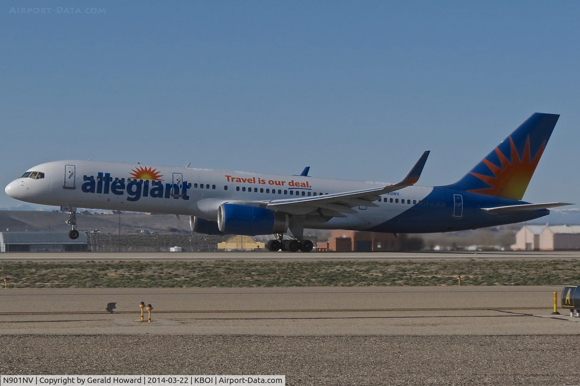 N901NV, 1992 Boeing 757-204 C/N 26963, Take off on RWY 10L.