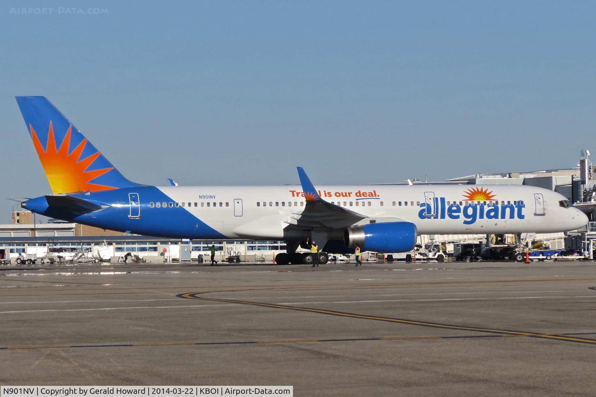 N901NV, 1992 Boeing 757-204 C/N 26963, Starting push back from the gate.