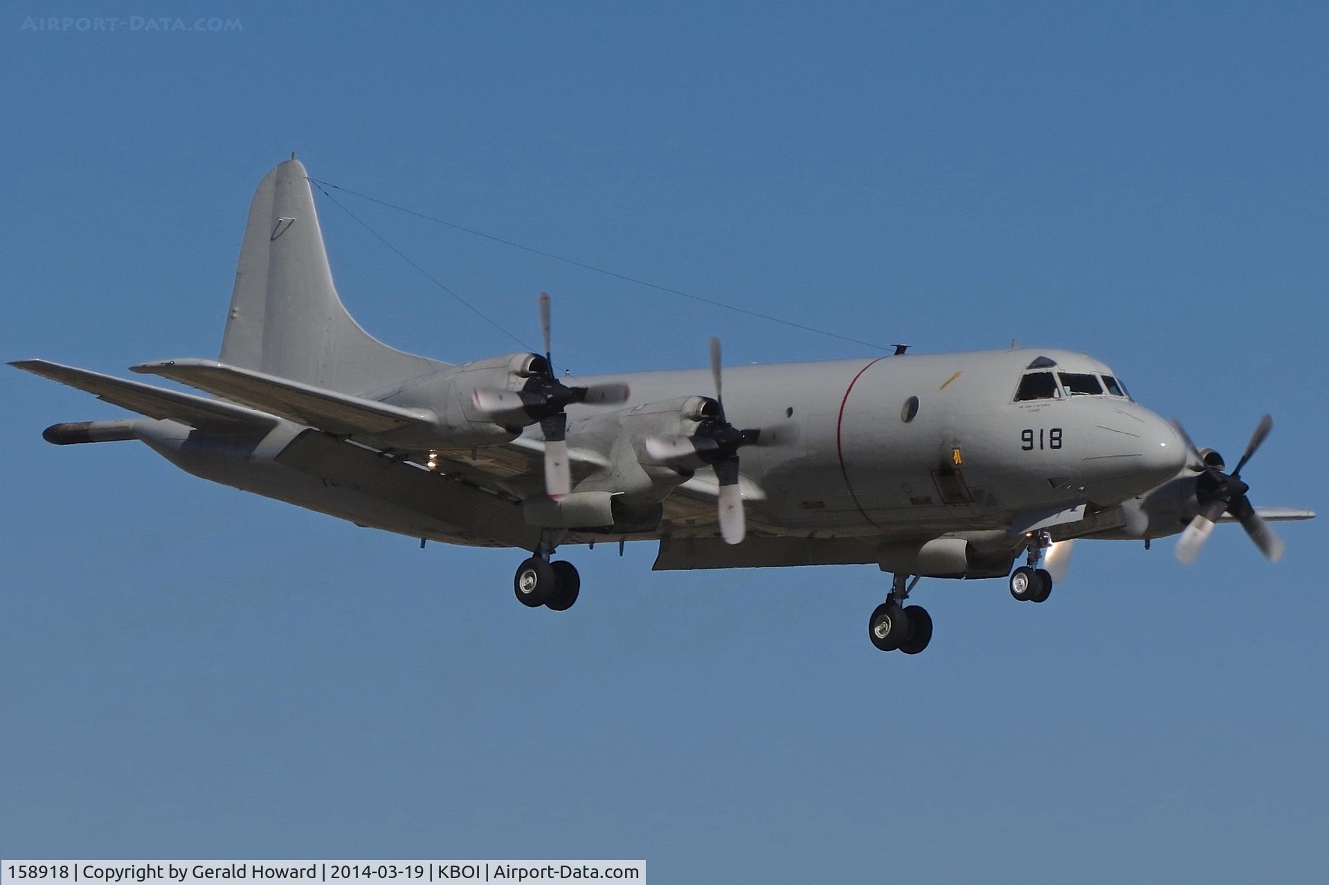158918, Lockheed P-3C Orion C/N 285A-5590, Final approach to RWY 10R.