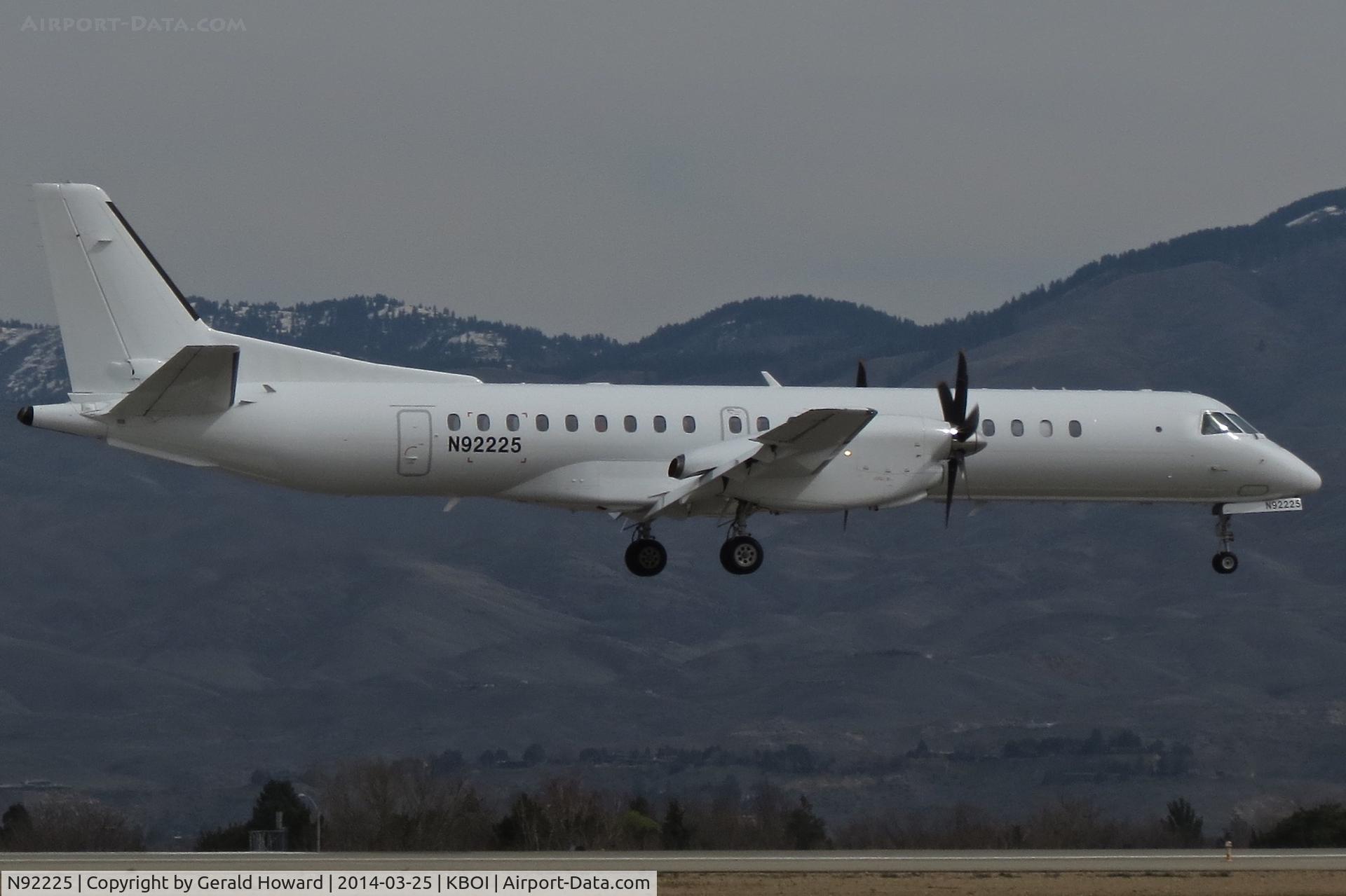 N92225, 1995 Saab 2000 C/N 2000-028, Landing RWY 10R.