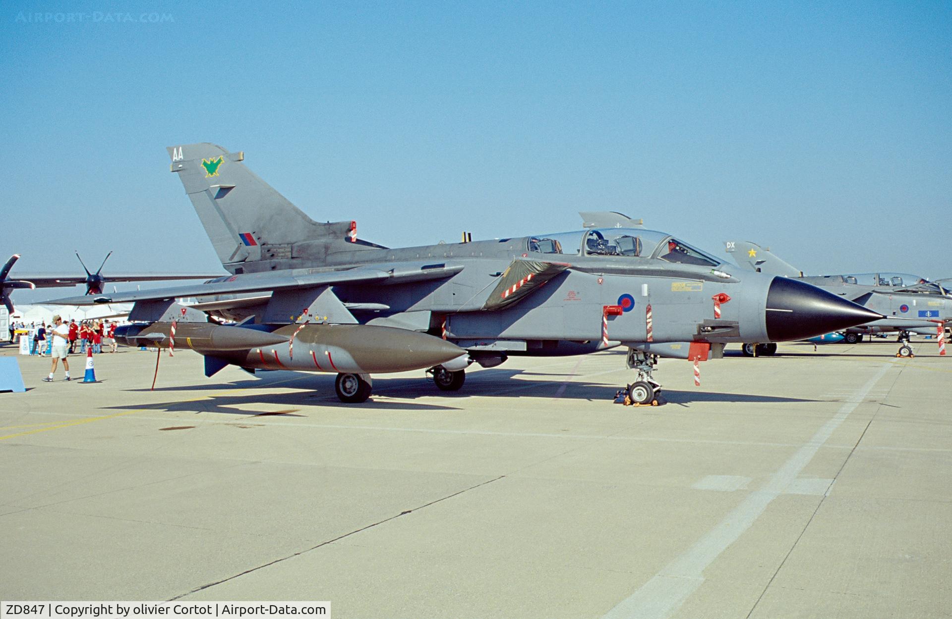 ZD847, 1985 Panavia Tornado GR.4 C/N 437/BS145/3199, RIAT 2001