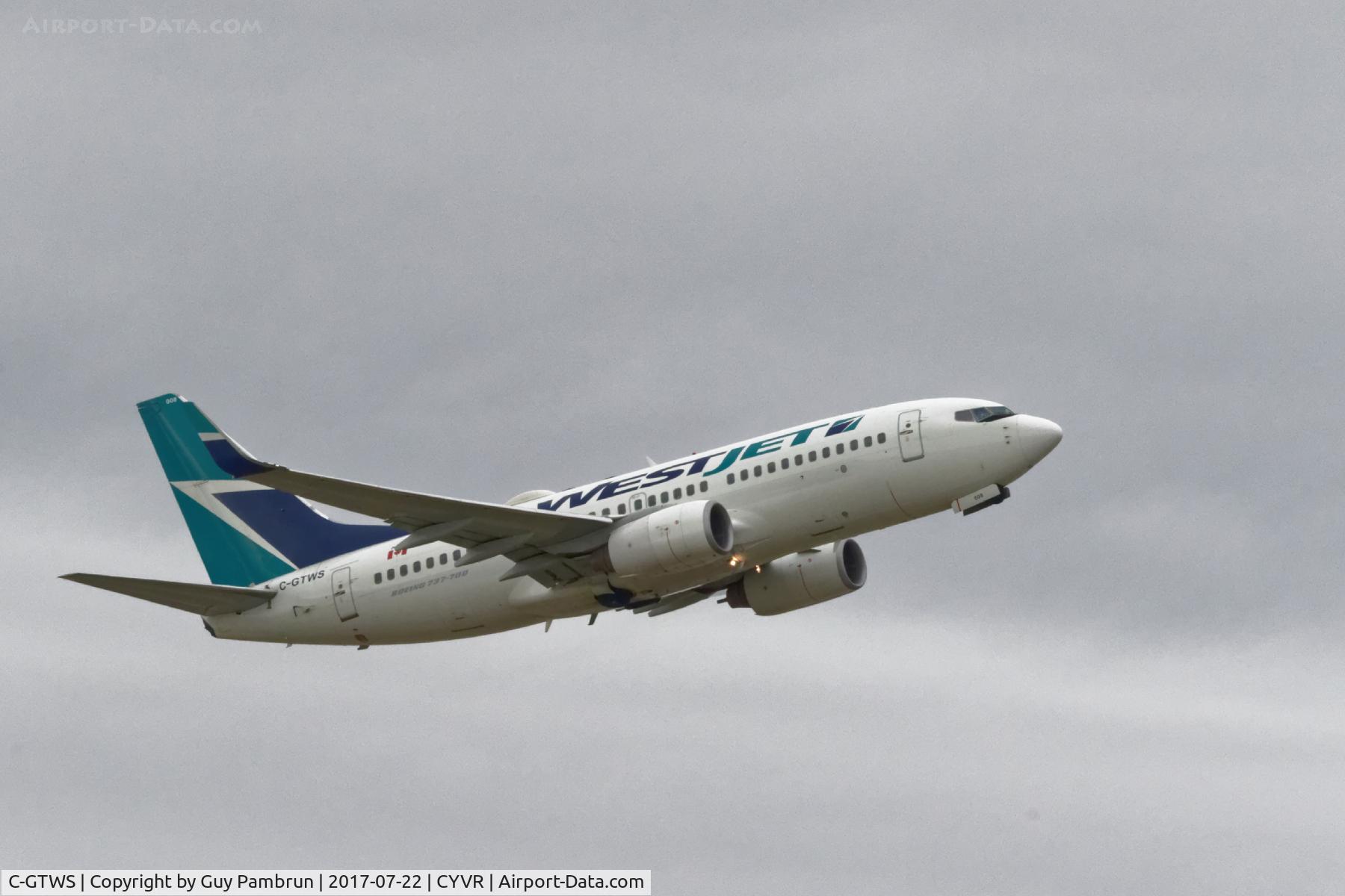 C-GTWS, 2002 Boeing 737-76N C/N 32883, Departing