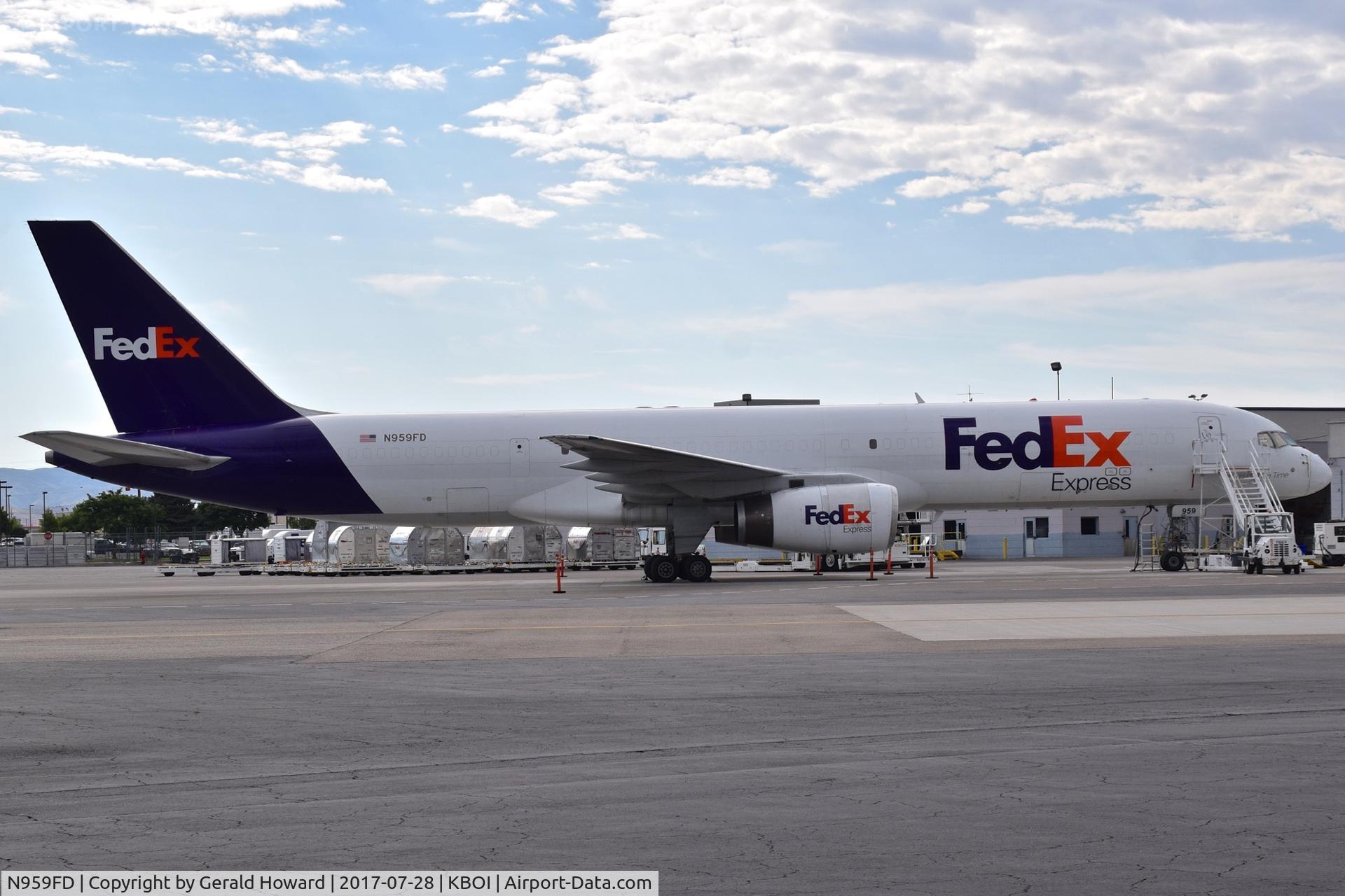N959FD, 1991 Boeing 757-236 C/N 25133, Parked on the Fed Ex ramp.