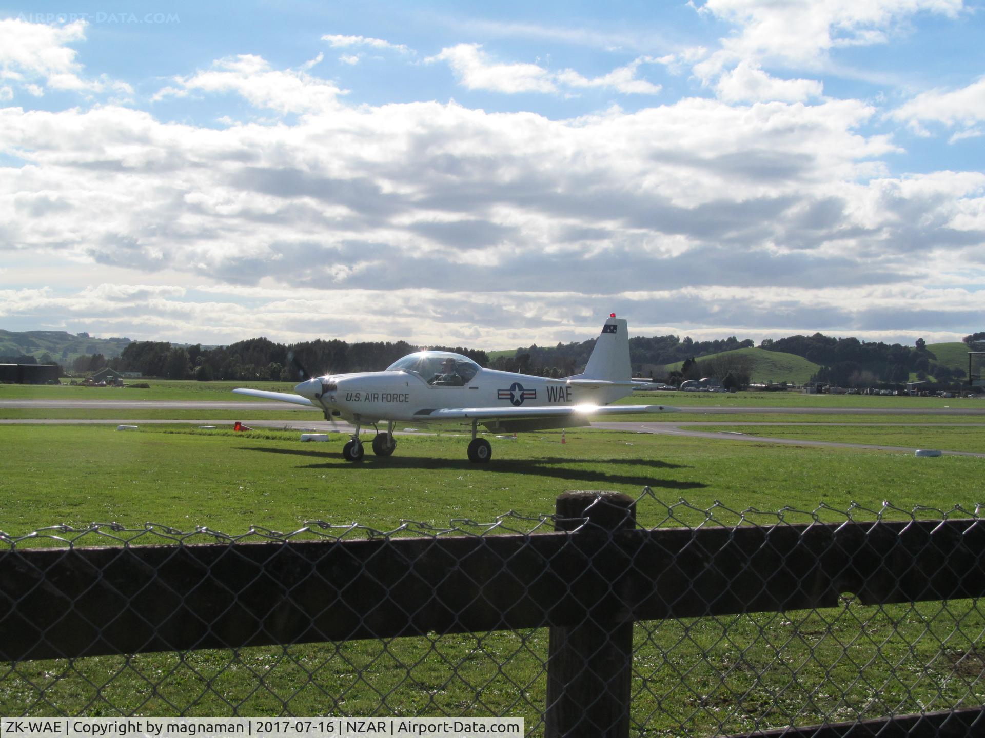 ZK-WAE, 1985 Slingsby T-67B Firefly C/N 2028, taxying in to park