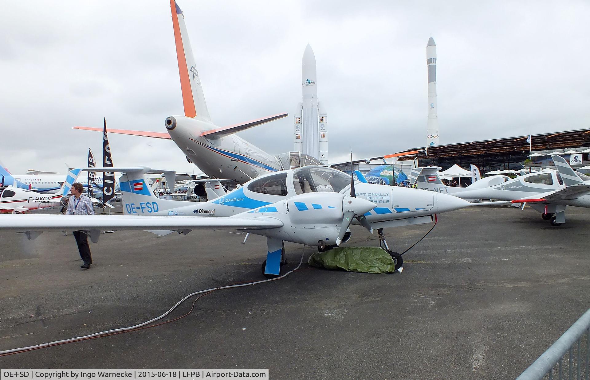 OE-FSD, Diamond DA-42M-NG Twin Star C/N 42.MN006, Diamond DA-42M-NG optionally piloted vehicle at the Aerosalon 2015, Paris