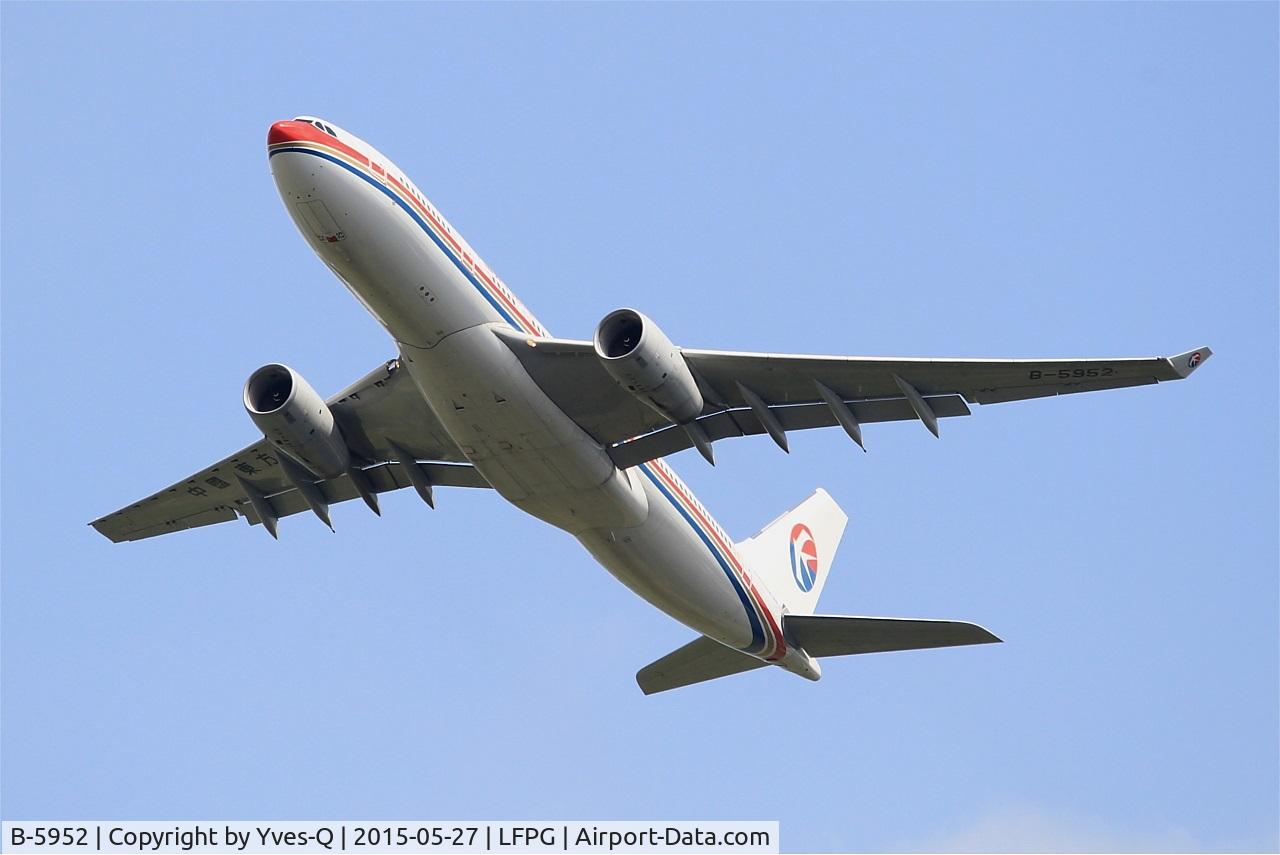 B-5952, 2014 Airbus A330-243 C/N 1547, Airbus A330-243, Take off rwy 27L, Roissy Charles De Gaulle airport (LFPG-CDG)