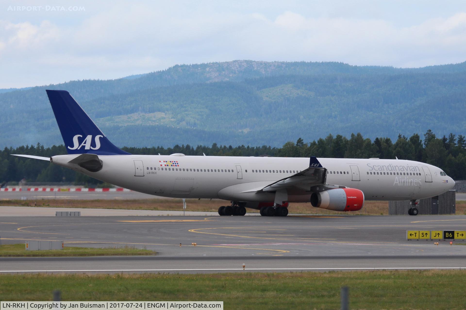 LN-RKH, 2002 Airbus A330-343 C/N 497, SAS