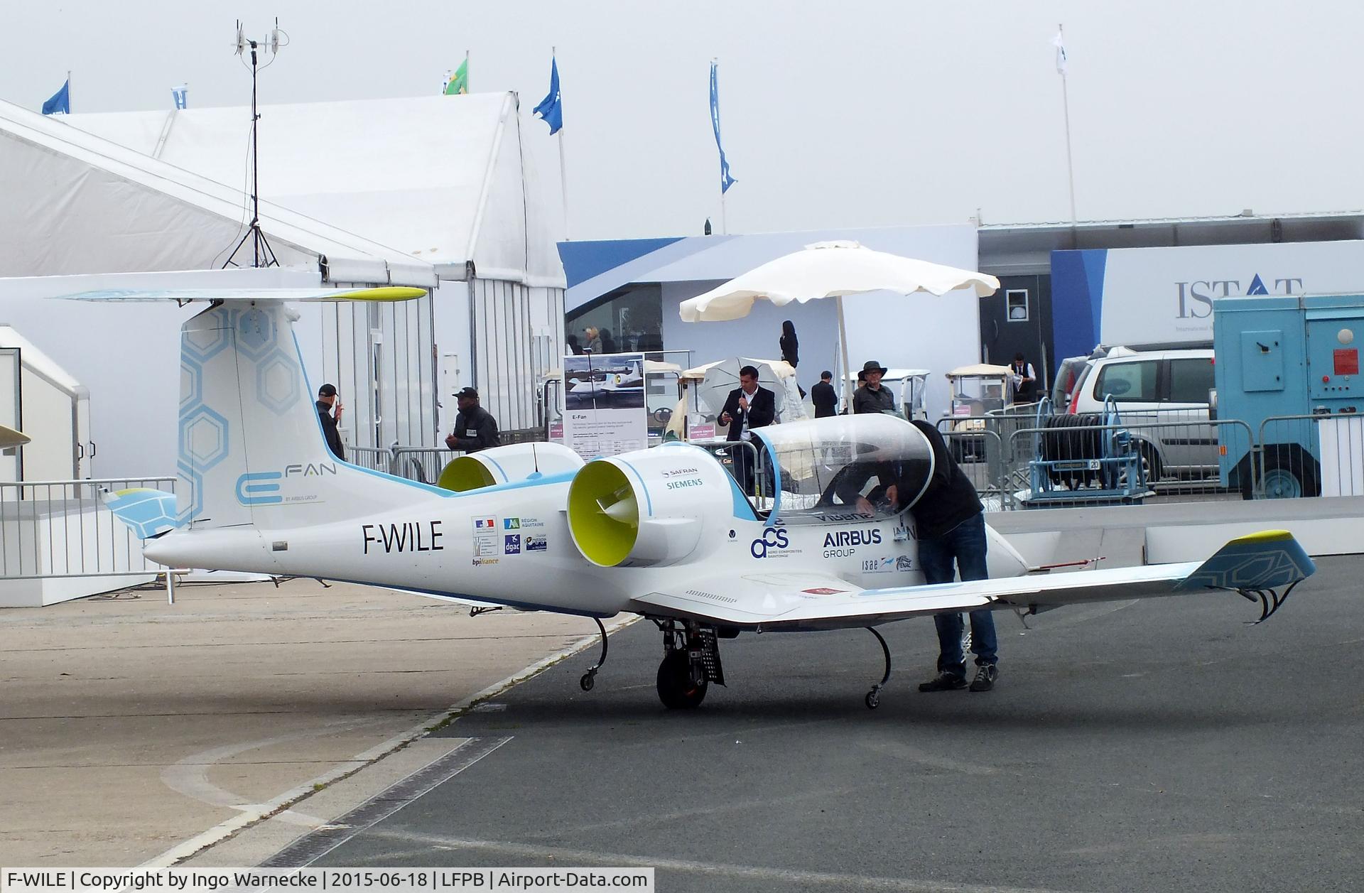 F-WILE, 2014 Airbus E-Fan C/N 001, Airbus E-Fan (with 2 electric motors) at the Aerosalon 2015, Paris
