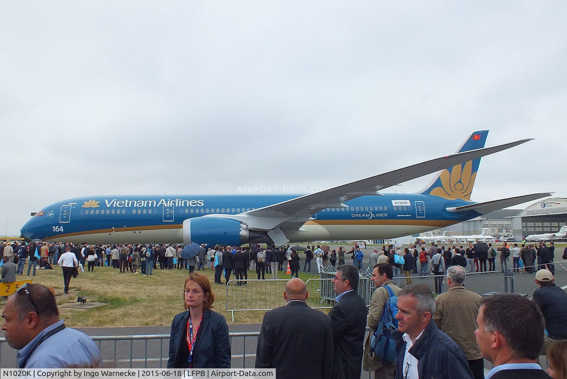 N1020K, 2015 Boeing 787-9 Dreamliner C/N 35151, Boeing 787-9 of Vietnam Airlines at the Aerosalon 2015, Paris