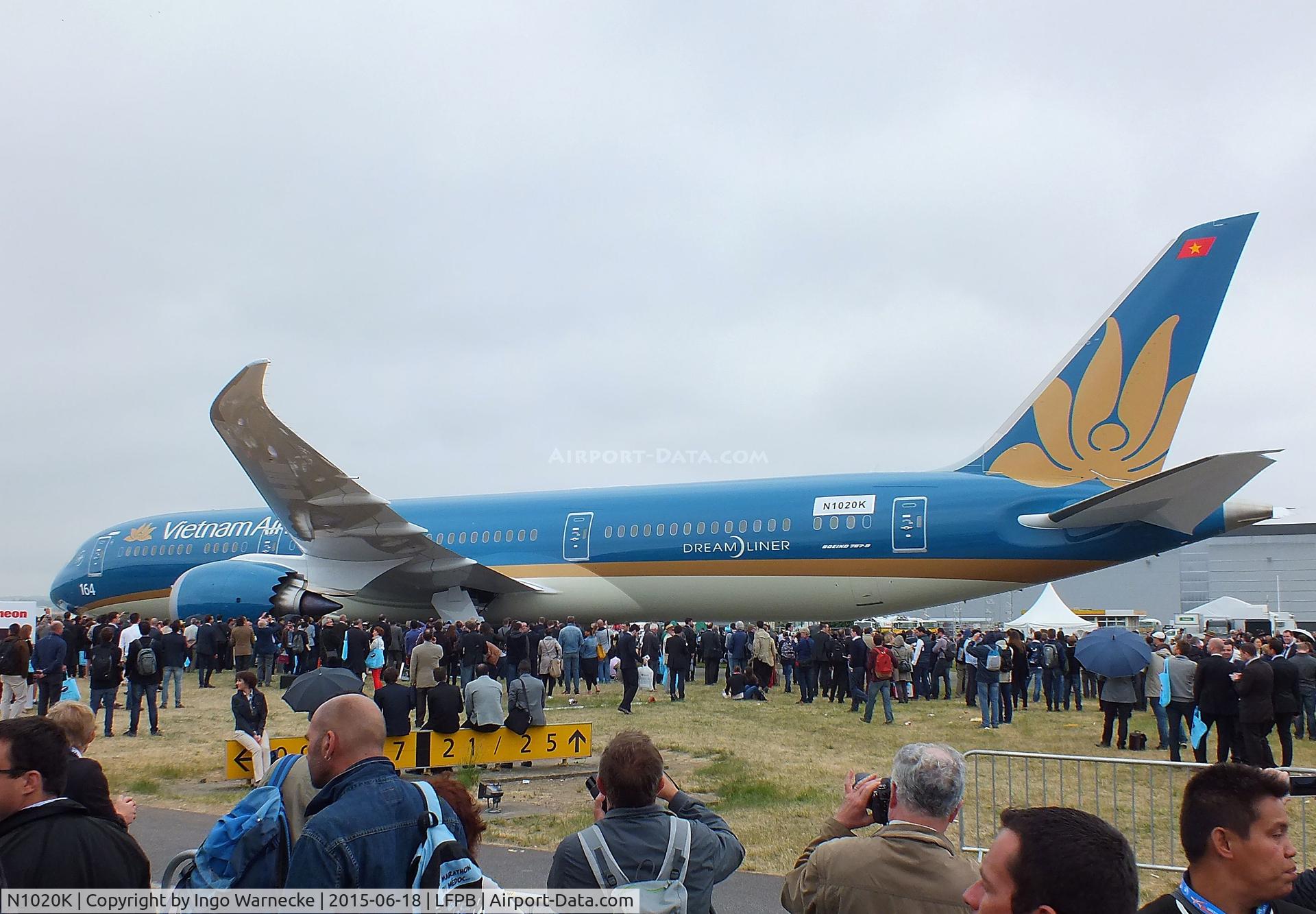 N1020K, 2015 Boeing 787-9 Dreamliner C/N 35151, Boeing 787-9 of Vietnam Airlines at the Aerosalon 2015, Paris