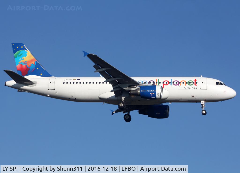 LY-SPI, 1998 Airbus A320-214 C/N 0914, Landing rwy 14R