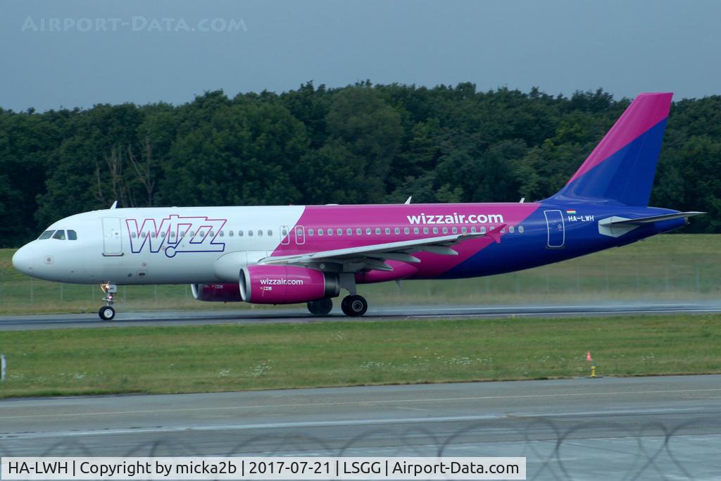 HA-LWH, 2011 Airbus A320-232 C/N 4621, Taxiing