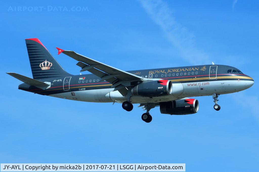 JY-AYL, 2008 Airbus A319-132 C/N 3428, Landing