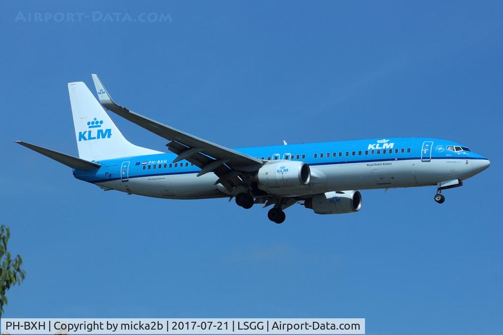 PH-BXH, 2000 Boeing 737-8K2 C/N 29597, Landing