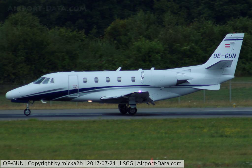OE-GUN, 2000 Cessna 560XL Citation Excel C/N 560-5061, Taxiing