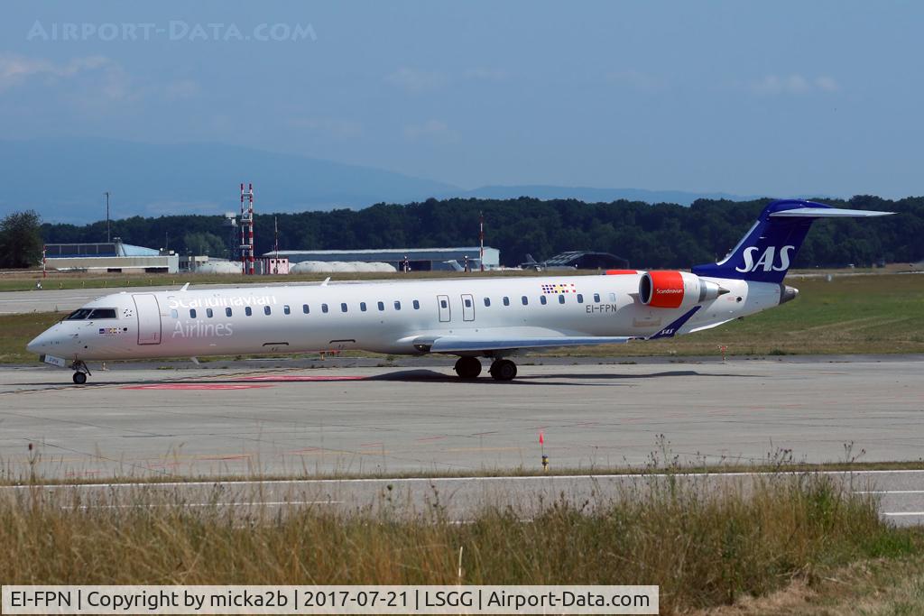 EI-FPN, 2017 Bombardier CRJ-900 (CL-600-2D24) C/N 15433, Taxiing