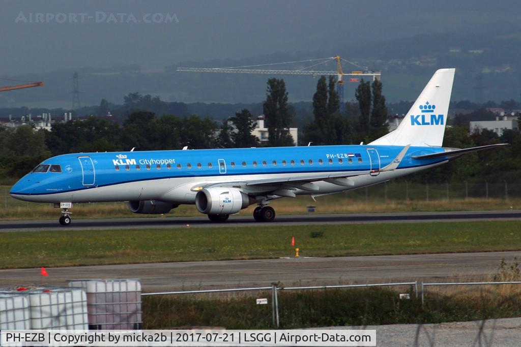 PH-EZB, 2008 Embraer 190LR (ERJ-190-100LR) C/N 19000235, Taxiing