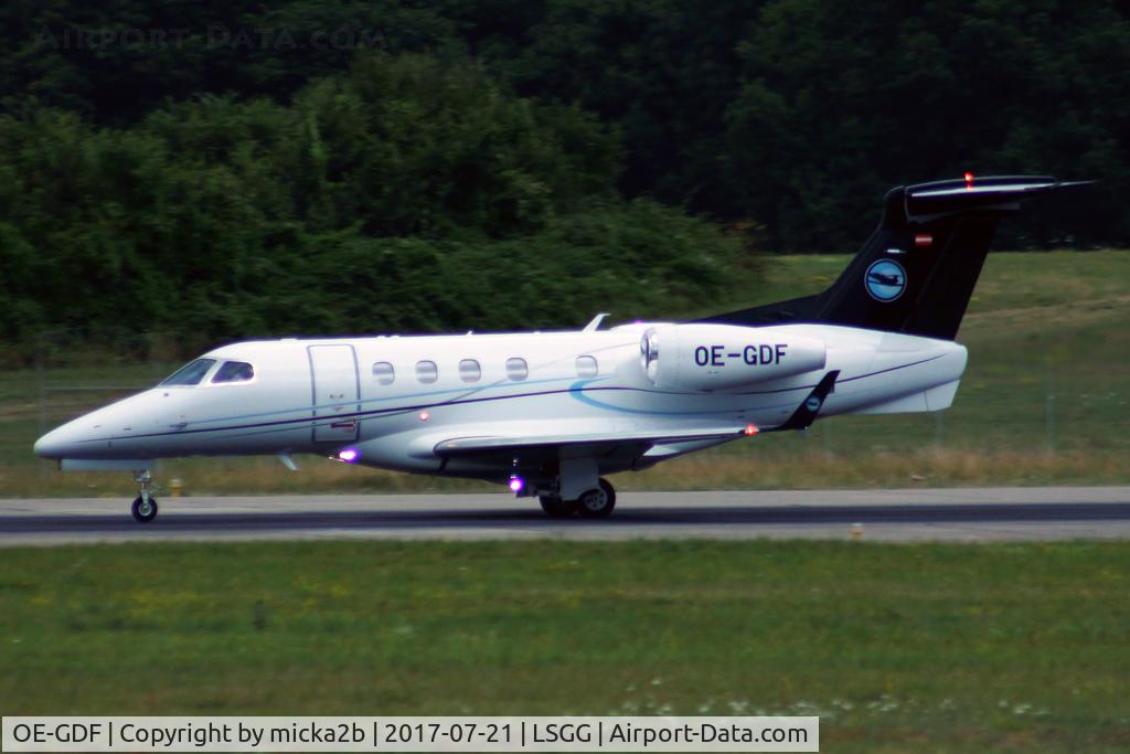 OE-GDF, 2015 Embraer EMB-505 Phenom 300 C/N 50500325, Taxiing