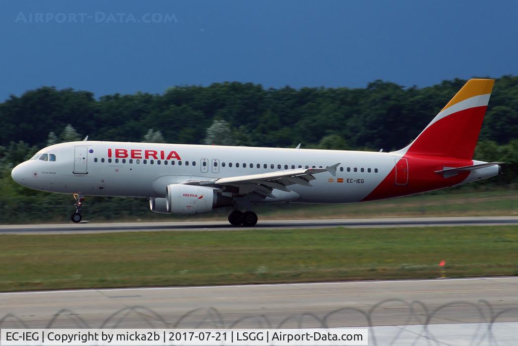 EC-IEG, 2001 Airbus A320-214 C/N 1674, Landing