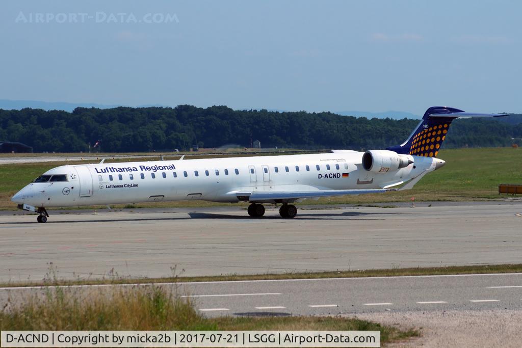 D-ACND, 2009 Bombardier CRJ-701 (CL-600-2C10) Regional Jet C/N 15238, Taxiing