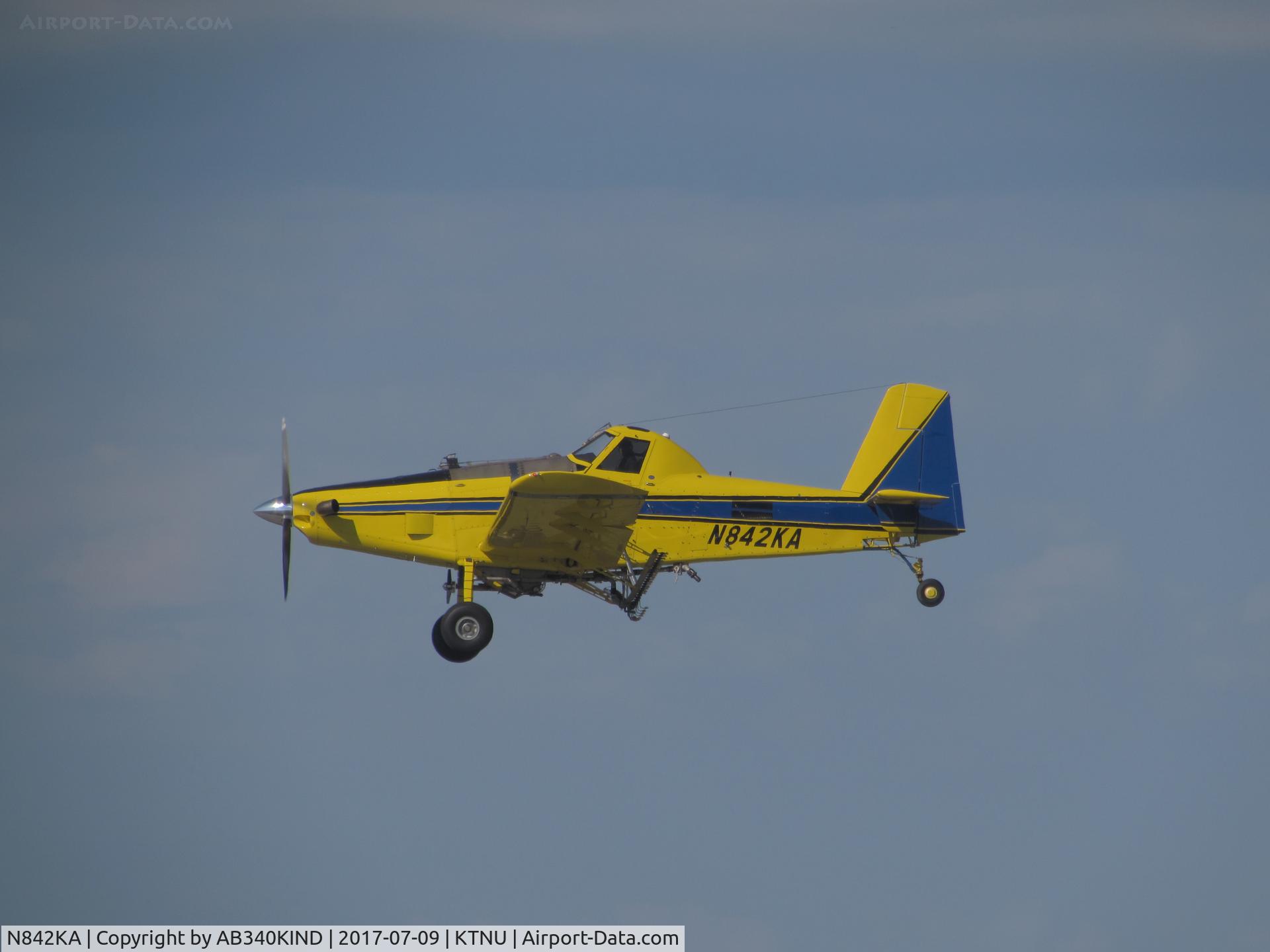 N842KA, 2007 Hawker Beechcraft Corp C90GT C/N LJ-1842, Landing at Newton Municipal.