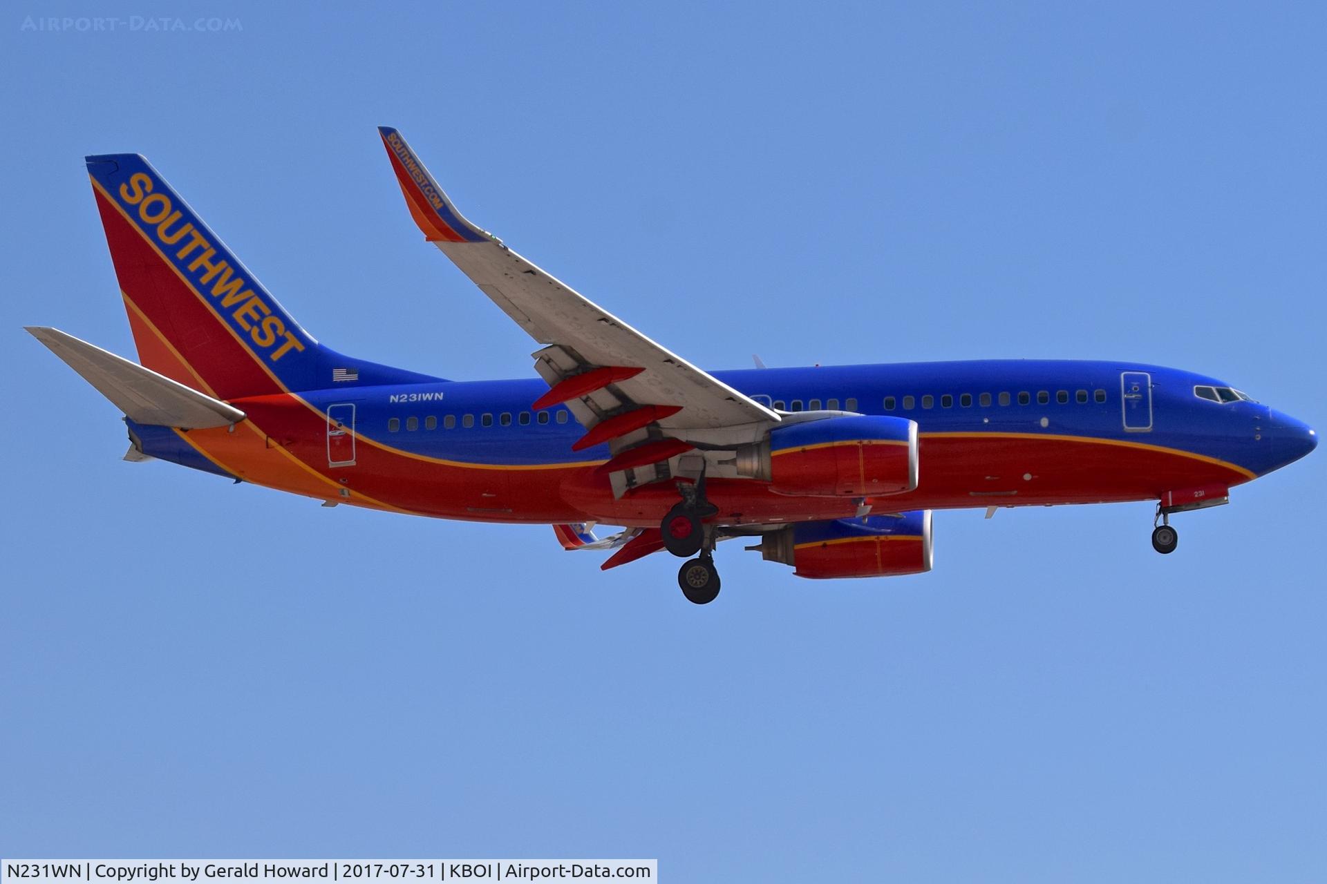 N231WN, 2006 Boeing 737-7H4 C/N 32499, Landing RWY 10R.