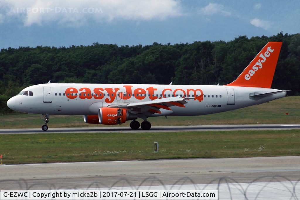 G-EZWC, 2012 Airbus A320-214 C/N 5236, Landing
