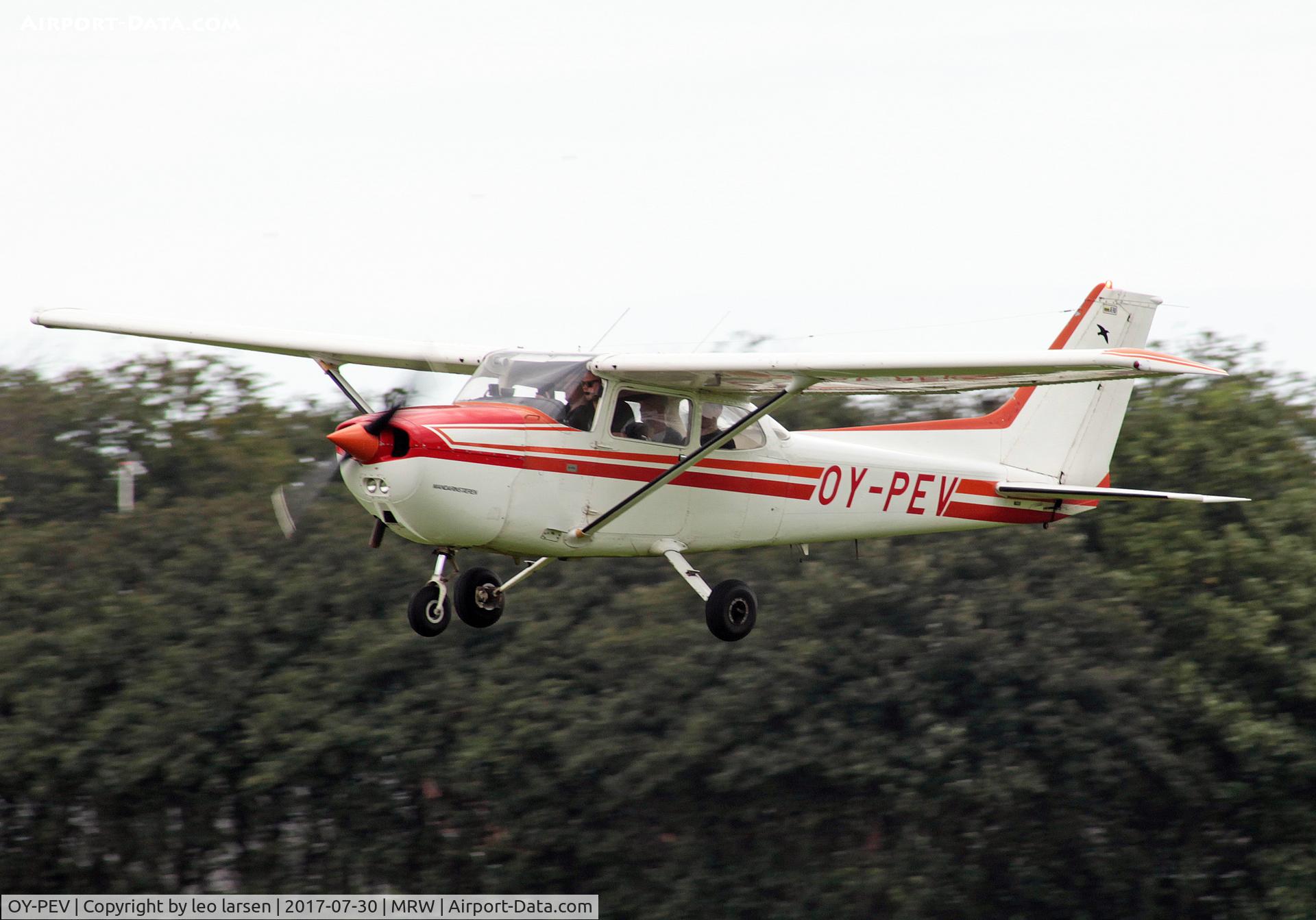 OY-PEV, Cessna 172P C/N 17274367, Maribo 30.7.2017