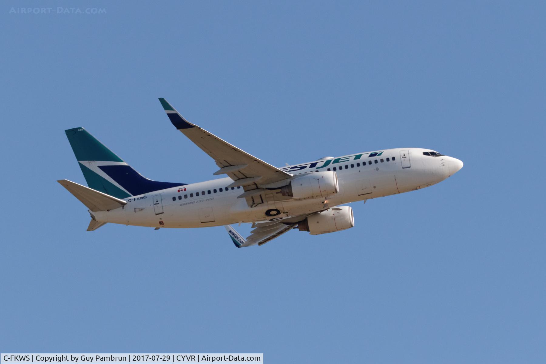 C-FKWS, 2001 Boeing 737-76N C/N 30134, Departing