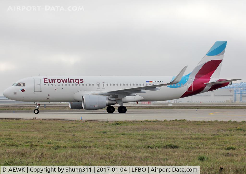 D-AEWK, 2016 Airbus A320-214 C/N 7261, Taxiing to the Terminal...