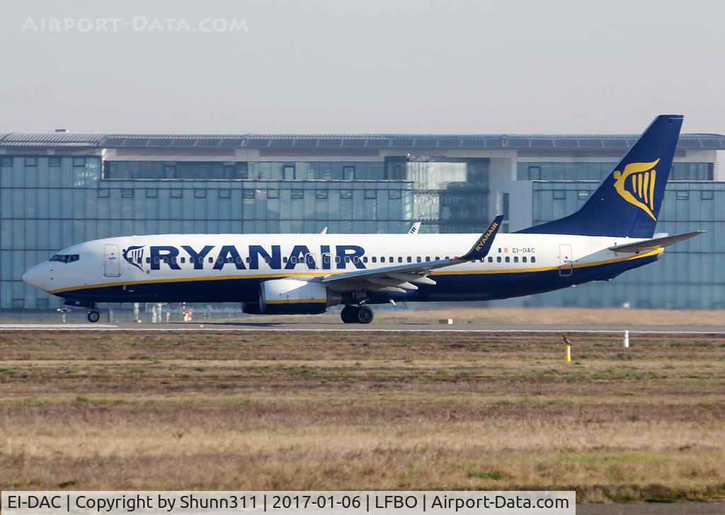 EI-DAC, 2002 Boeing 737-8AS C/N 29938, Ready for take off from rwy 32R