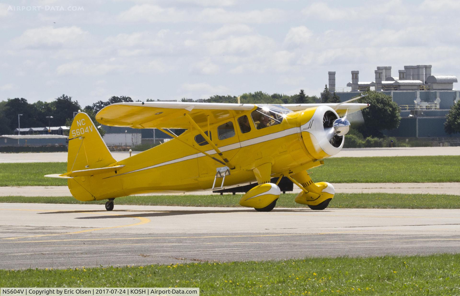 N5604V, 1943 Howard Aircraft DGA-15P C/N 859, Howard Aircraft DGA taxing in for Airventure.
