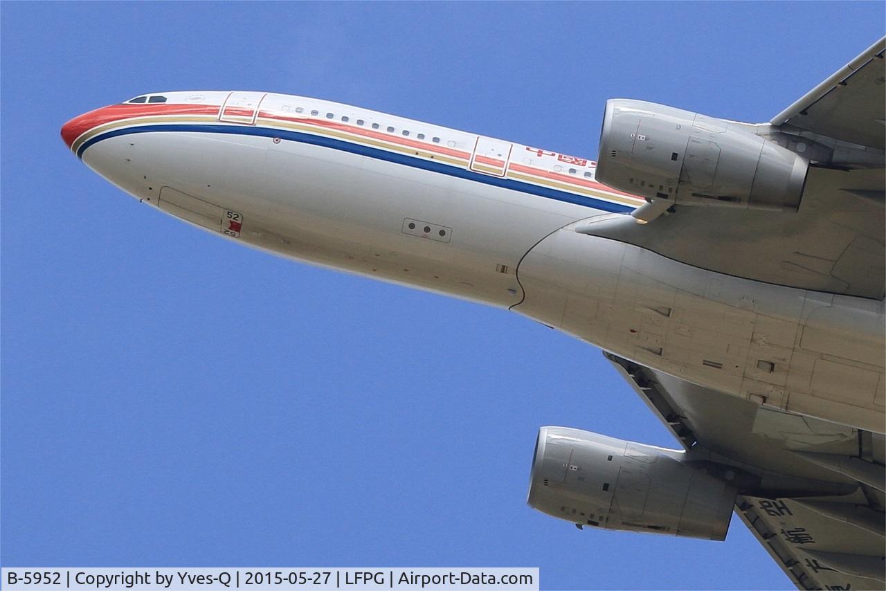 B-5952, 2014 Airbus A330-243 C/N 1547, Airbus A330-243, Take off rwy 27L, Roissy Charles De Gaulle airport (LFPG-CDG)