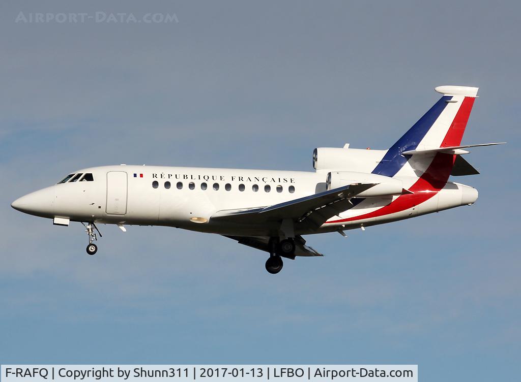 F-RAFQ, 1985 Dassault-Breguet Falcon (Mystere) 900 C/N 4, Landing rwy 32L in new corporate c/s