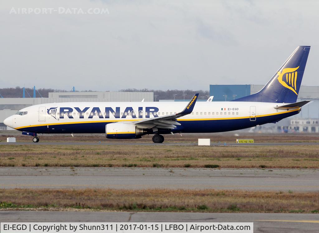 EI-EGD, 2010 Boeing 737-8AS C/N 34981, Lining up rwy 32R frm November 2 for departure...