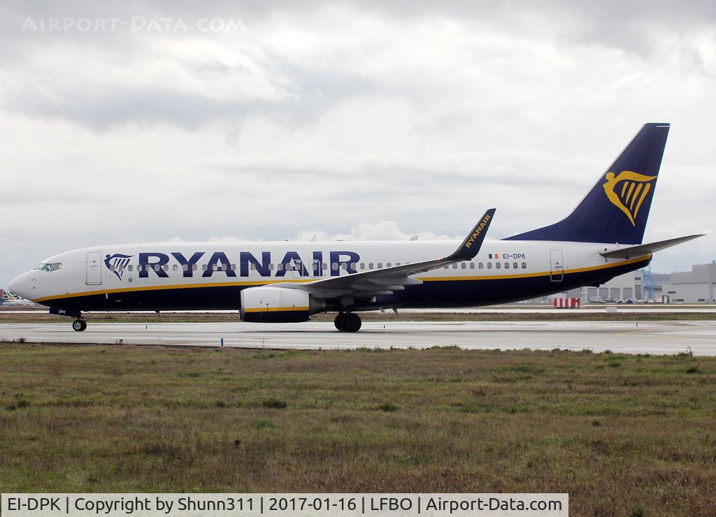 EI-DPK, 2007 Boeing 737-8AS C/N 33610, Taxiing to the Terminal...