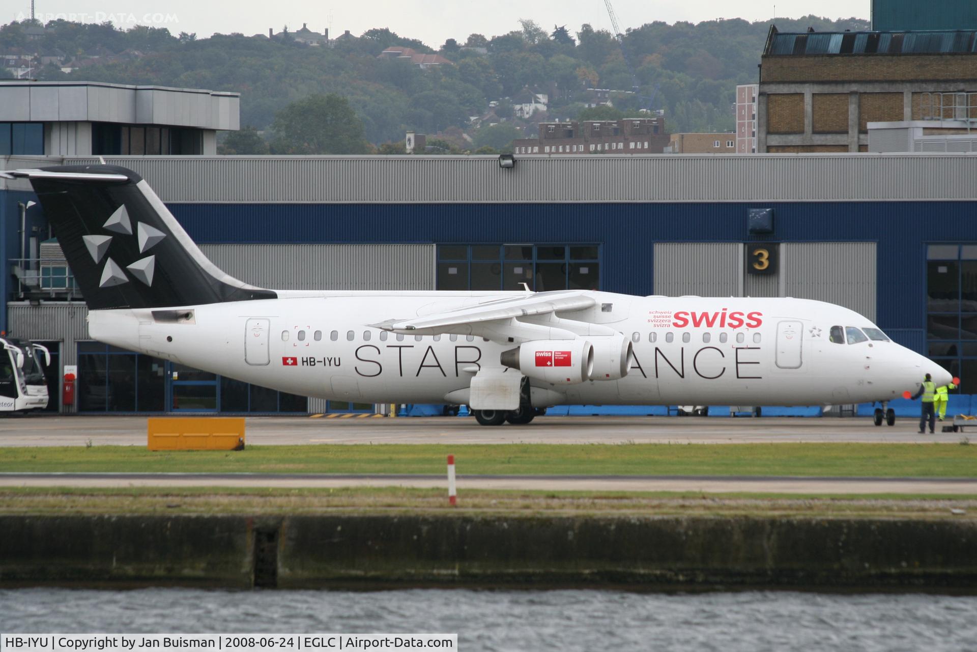 HB-IYU, 2000 British Aerospace Avro 146-RJ100 C/N E3379, Swiss/Star Alliance livery