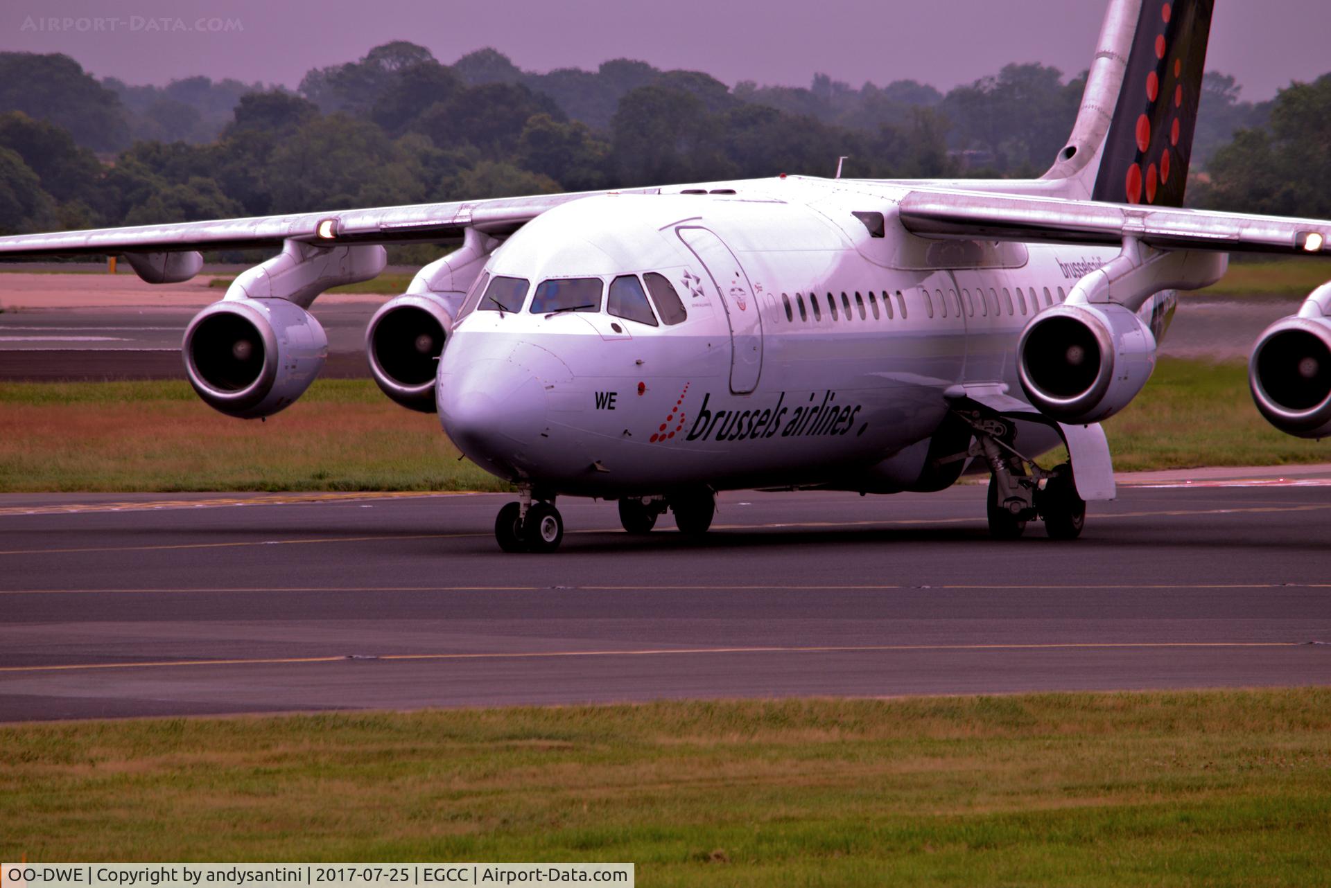OO-DWE, 1998 British Aerospace Avro 146-RJ100 C/N E3327, taxing in to its gate/stand @ egcc